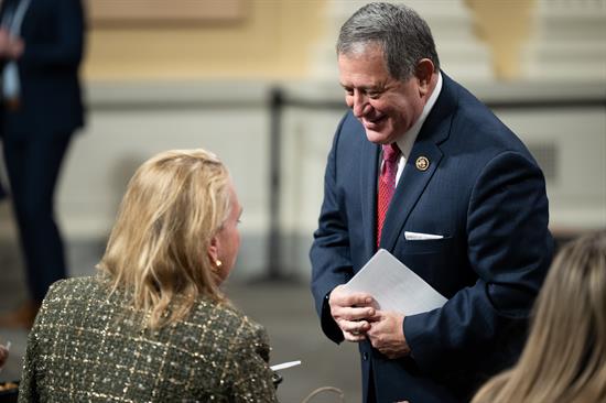 Congressman Morelle speaks with a newly elected member of congress at new member orientation.