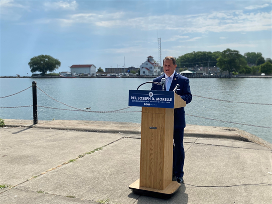 Rep. Morelle stands in front of Ontario Beach